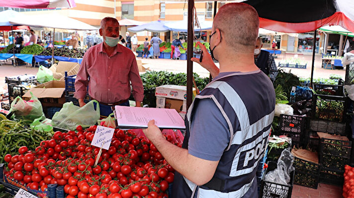 İçişleri Bakanlığı’nın genelgesiyle yaş meyve ve sebze ile fide satışı yapılan pazar yerleri, saat 10.00 itibarıyla açıldı. Keşan ilçesinde de 7 noktada halk pazarı kuruldu. Müşteriler, pazar 