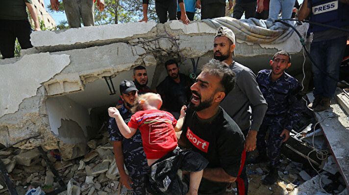 İsrail’in Gazze Şeridi’ne yönelik hava saldırıları dün gece de devam etti.