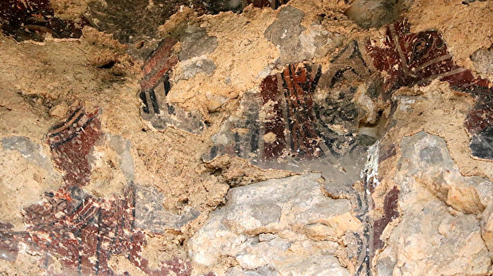 Ereğli ilçesine 20 kilometre uzaklıktaki Güzelyurt köyü yakınlarında ormanlık alanda bulunan kaya mağaralar, bugüne kadar defineciler tarafından talan edildi. 