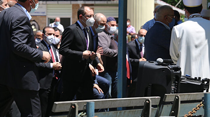 Ticaret Bakanı Mehmet Muş’un babaannesi Fatma Muş için Köprübaşı ilçesi Beşköy Mahallesi’nde öğle vakti cenaze namazı kılındı.