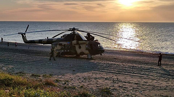 Giresun Valisi Enver Ünlü, AA muhabirine, Azerbaycan'dan tatbikat için Amasya'nın Merzifon ilçesine giden Azerbaycan Silahlı Kuvvetlerine ait 6 mürettebat taşıyan helikopterin teknik sebeple zorunlu iniş yaptığını söyledi.

