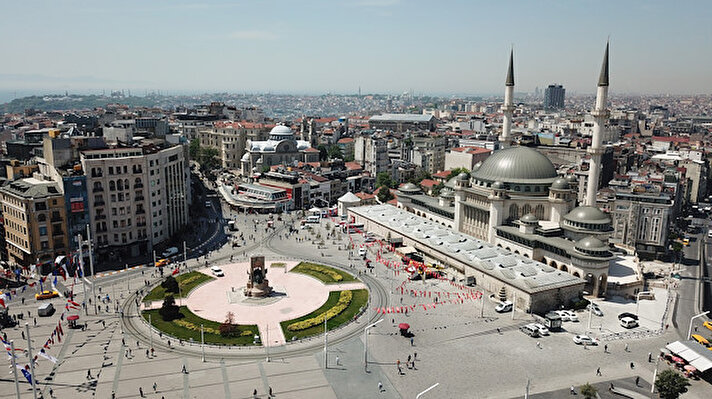 Taksim Meydanı'nda yapımına 4 yıl önce başlanan cami bu cuma ibadete açılıyor. Açılışa Cumhurbaşkanı Recep Tayyip Erdoğan'ın da katılması bekleniyor. 