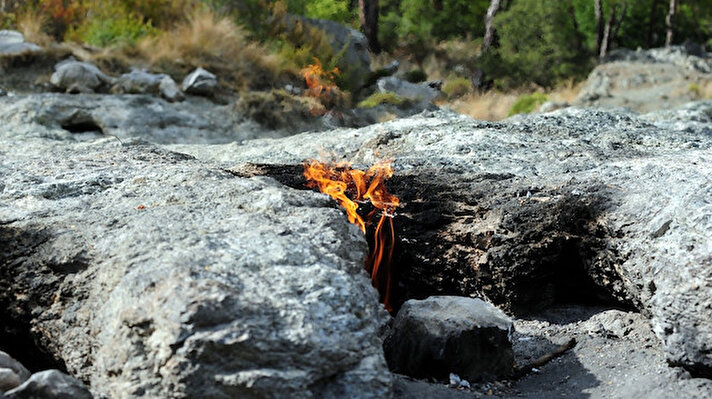 Kemer ilçesindeki Çıralı-Yanartaş doğal sit alanının koruma statüsünün 'Kesin Korunacak Hassas Alan' olarak tescil edildiği Cumhurbaşkanı Recep Tayyip Erdoğan imzalı kararname, 2 Haziran 2021 tarihli Resmi Gazete'de yayımlandı.
