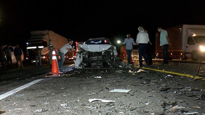 Kaza, gece saatlerinde Diyarbakır- Bismil karayolunun 32'nci kilometresi Yuvacık mevkiinde meydana geldi.