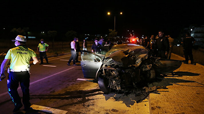 Olay dün akşam saat 23.45 sıralarında Çanakkale- İzmir karayolunun 4’üncü kilometresinde meydana geldi. 