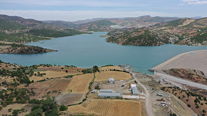 Tarım ve Orman Bakanlığından yapılan açıklamaya göre, Suriye'den Türkiye'ye gelen sığınmacıların da etkisiyle Kilis'te içme ve kullanma suyuna olan talep arttı. Su ihtiyacını karşılamak amacıyla 2015'te inşasına başlanan Yukarı Afrin Barajı tamamlandı.  