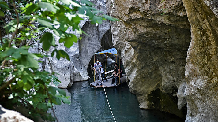 Toros Dağlarının eteklerindeki ilçeye bağlı Kisecik Mahallesi'nde yer alan kanyon, yöre halkı tarafından "saklı cennet" olarak anılıyor.