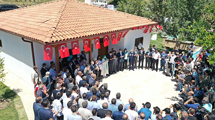 BBP'nin merhum lideri Muhsin Yazıcıoğlu'nun Şarkışla'ya 5 kilometre uzaklıktaki Elmalı köyünde doğup büyüdüğü ev, Valilik tarafından yenilenerek anı evine dönüştürüldü.