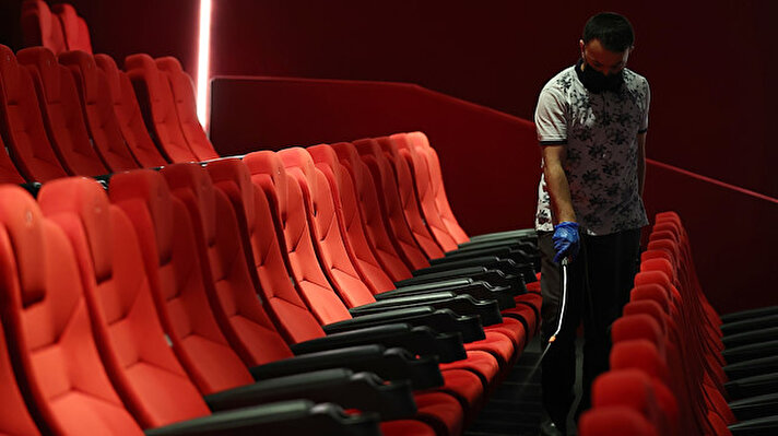 İçişleri Bakanlığının genelgesi ve sektör temsilcilerinin talebi doğrultusunda sinema salonları 1 Temmuz itibarıyla yeniden misafirlerine kapılarını açacak.

