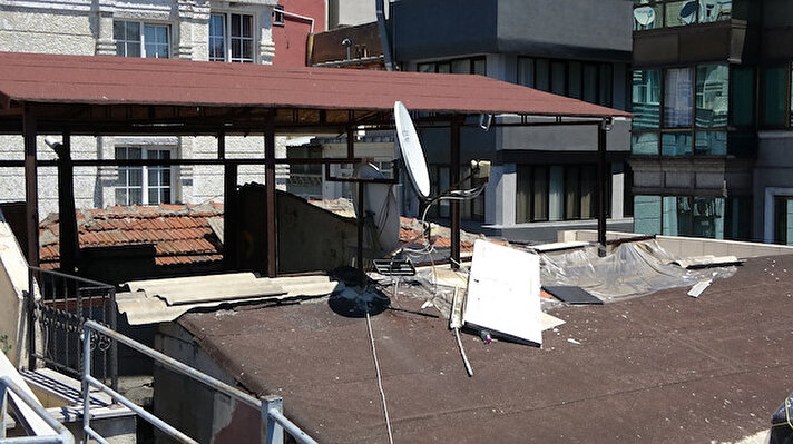 Güven Timleri Şube Müdürlüğüne bağlı ekipler, Beyoğlu Yoğurtçu Faik Caddesi üzerinde bulunan ve pandemi nedeniyle bir süredir kapalı olduğu öğrenilen bir otelden hırsızlık yapıldığı yönünde ihbar aldı.