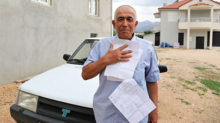 Antalya’nın Elmalı ilçesinde çiftçilik yapan Hüseyin Şallı’ya (47) hayatında hiç gitmediği İstanbul’dan 20 farklı trafik cezası geldi.