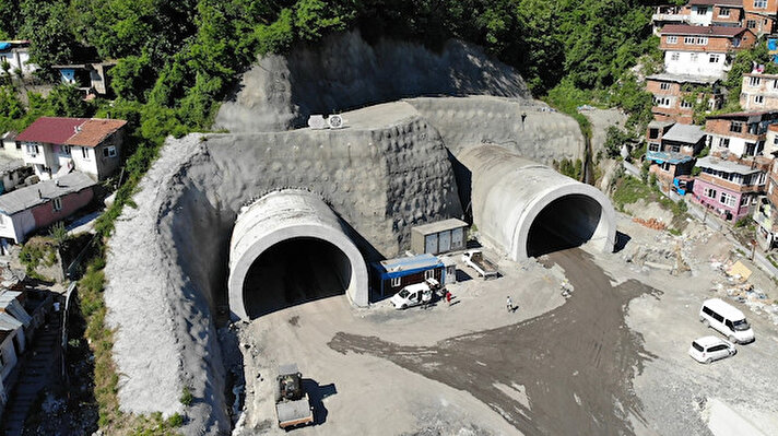 Zonguldak kent trafiğini büyük oranda rahatlatacak olan Mithatpaşa Tünellerinin yapımı sürüyor. 2013 yılında dönemin Ulaştırma, Denizcilik ve Haberleşme Bakanı Binali Yıldırım tarafından temeli atılan Mithatpaşa Tünelleri'nde çalışmalar sürüyor.