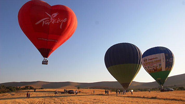 Şanlıurfa’nın Haliliye ilçesi sınırları içerisinde yer alan ve tarihin sıfır noktası olarak adlandırılan 12 bin yıllık geçmişe sahip Göbeklitepe’de sıcak hava balon uçuşları başladı.