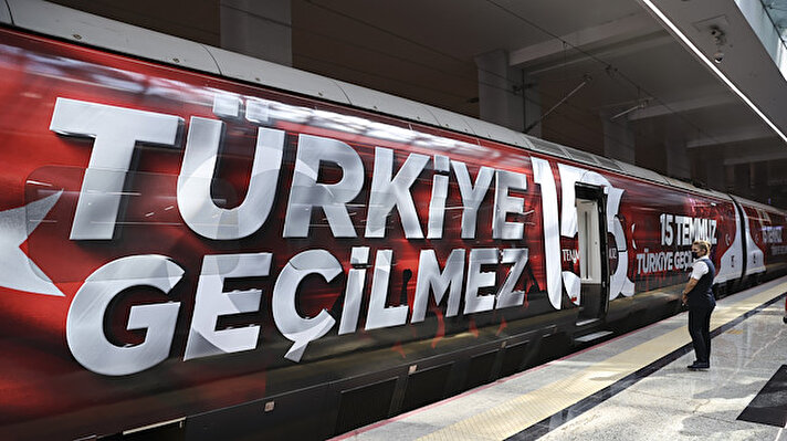 TCDD Taşımacılık AŞ Genel Müdürlüğünce 15 Temmuz Demokrasi ve Milli Birlik Günü temasıyla giydirme yapılmış yüksek hızlı tren (YHT) üçüncü yılında ilk seferine Ankara YHT Garı'ndan saat 09.55'te çıktı. 