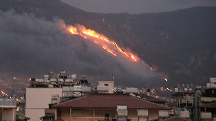 Antakya'daki Habib-i Neccar Dağı ile Hassa'daki ormanlık alanda henüz belirlenemeyen nedenle yangın çıktı.  
