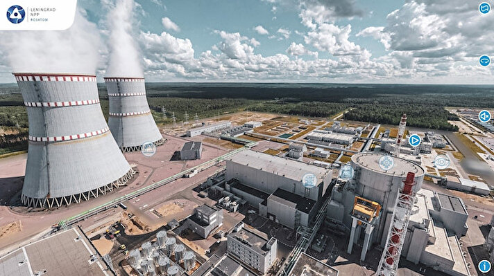 Rusya’da bulunan Leningrad Nükleer Güç Santrali (NGS) gazetecilere sanal tur ile gezdirildi. Rusya Devlet Atom Enerjisi Kurumu Rosatom’un korona virüs salgını nedeniyle sanal olarak düzenlediği turda, kurulu güç bakımından Rusya’nın en büyük nükleer santrali olan Leningrad NGS’nin çalışma sistemi, santralin bölge ekonomisine katkısı, santralin bulunduğu Sosnoyv Bor şehrinin çevreye duyarlılığı aktarıldı.