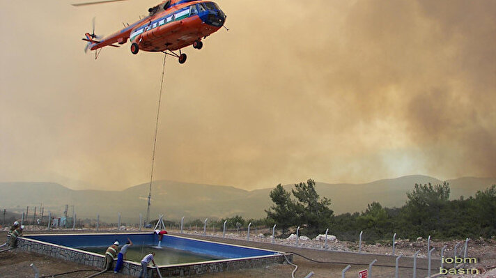 Belkahve Orman İşletme Şefi Yasin Sütçü, “Helikopterin denizden su alıp gelmesi 10 dakika civarında sürerken, bölgeye yakın bir havuz varsa bu zamanı 2 dakikaya kadar indirebiliyoruz” dedi.
Manisa'da Yunusemre ilçesinin kırsal Karakoca Mahallesi’nde 15 Ağustos 2007 yılında çıkan yangın, rüzgarın da etkisiyle geniş bir alana yayılarak İzmir’in Bornova ilçesinin sınırlarına kadar dayandı. Manisa ve İzmir’in üzerinin kül bulutuyla kaplandığı yangın, İzmir Orman Bölge Müdürlüğü bünyesindeki ilk yangın söndürme havuzu sayesinde, hızlı ve etkin müdahaleyle söndürüldü