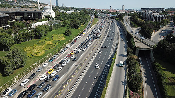 Kurban Bayramı'nın birinci gününde, İstanbul'da yollar boş kaldı.