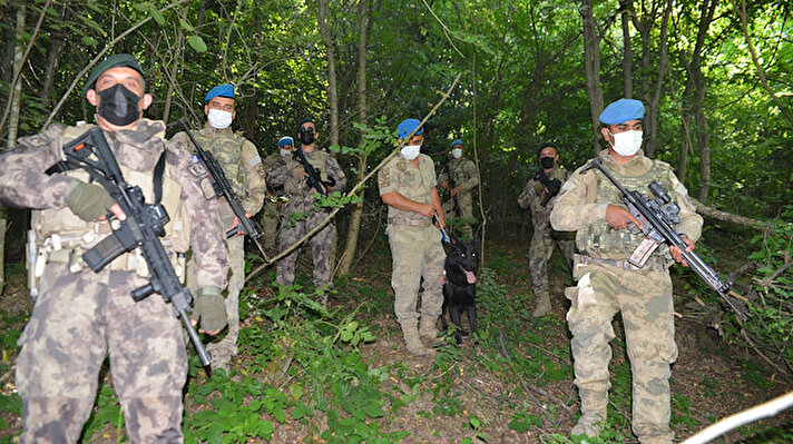 İl Jandarma Komutanlığı ve İl Emniyet Müdürlüğü ekipleri, Uludağ başta olmak üzere kentteki ormanlık alanlarda olası yangınlara karşı önlemlerini arttırdı.