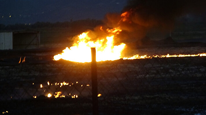 Yangın, saat 18.00 sıralarında kırsal Sınırteke Mahallesi yakınlarındaki biogaz enerji tesisinde meydana geldi.