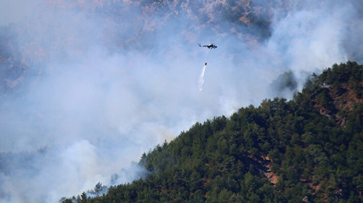 Kızlarsekisi mevkisindeki ormanlık alanda, 28 Temmuz saat 19.45 civarında çıkan yangını söndürmek için ekiplerin müdahalesi sürüyor.