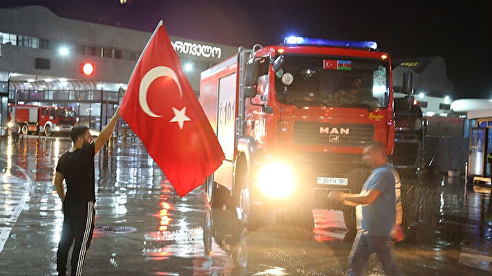 Akdeniz ve Ege Bölgeleri'nde süren orman yangınlarına müdahale için Azerbaycan'dan yola çıkan ekip, Türkiye'ye ulaştı.