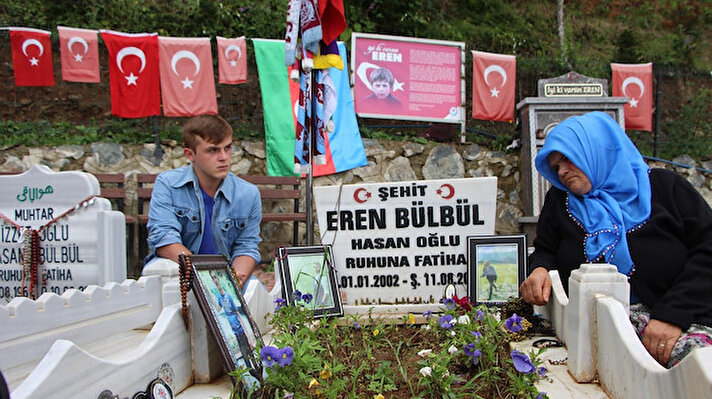 Trabzon’un Maçka ilçesinde 11 Ağustos 2017’de terör örgütü PKK’lı teröristler tarafından şehit edilen Eren Bülbül ve Jandarma Astsubay Kıdemli Başçavuş Ferhat Gedik’in hayatlarının konu edinildiği TRT’nin “Kesişme; İyi ki Varsın Eren” filminin çekimleri sürüyor.