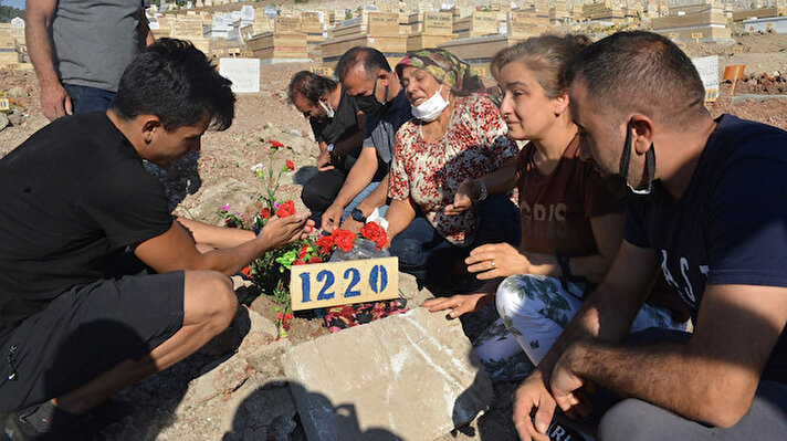 Ankara'da yaşayan 1 çocuk annesi Elvan Fırat Taşdöğen, ailesi ile birlikte tatil için gittiği Erdek'te 7 Ağustos akşamı denize girdi. Taşdöğen'e denizde yüzdüğü sırada E.K'nın kullandığı sürat teknesi çarptı.