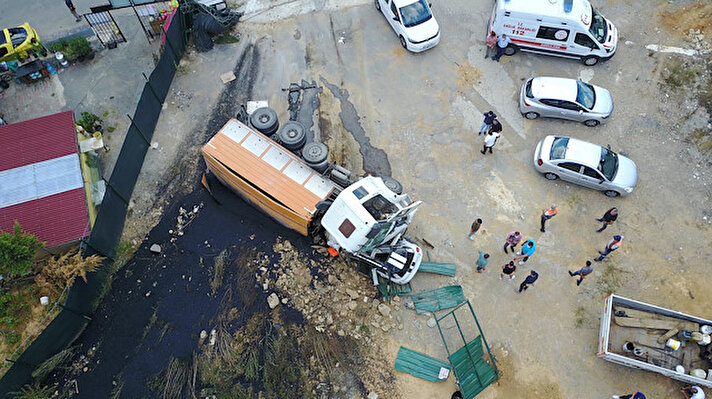 Beykoz'daki kaza saat 11.45 sıralarında Elmalı Mahallesi'nde meydana geldi.