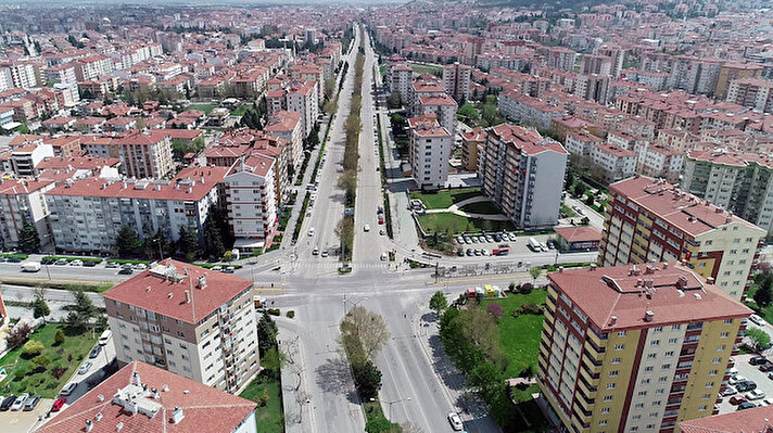 Yükseköğretim Kurumları Sınavı (YKS) yerleştirme sonuçlarının henüz açıklanmamasına karşın üniversitelerin yüz yüze eğitim kararının ardından Eskişehir'de emlak piyasası canlandı. 