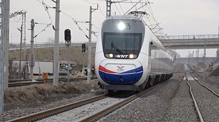 Yaklaşık 10 milyar lira maliyeti ile Cumhuriyet tarihimizin en büyük yatırımlarından birisi olan Sivas-Ankara Yüksek Hızlı Tren projesinde sona yaklaşıldı. 