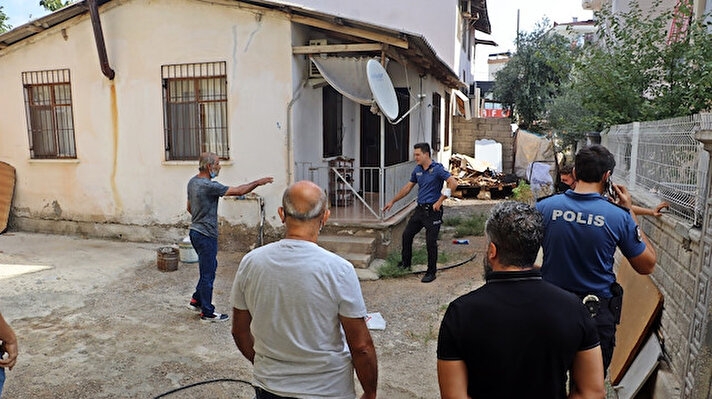 Polisi alarma geçiren olay, Kepez ilçesi Sütçüler Mahallesi 6527. Sokak üzerindeki tek katlı müstakil bir evde yaşandı.