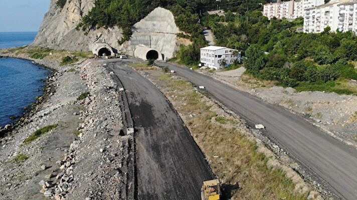 2013 yılında dönemin Ulaştırma, Denizcilik ve Haberleşme Bakanı Binali Yıldırım tarafından temeli atılan Mithatpaşa Tünelleri’ndeki çalışmalarda sona gelindi. Zonguldak-Kilimli arasındaki 10,8 kilometrelik yol Mithatpaşa Tünelleri sayesinde 5,7 kilometreye düşecek. Yapımı devam eden tünellerin 2021 yılı sonunda tamamlanıp trafiğe açılması bekleniyor.