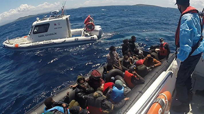 Sahil Güvenlik Komutanlığı'na bağlı ekipler, Kuzey Ege Denizi'nde yasa dışı geçişlere karşı mücadelesini sürdürüyor. 