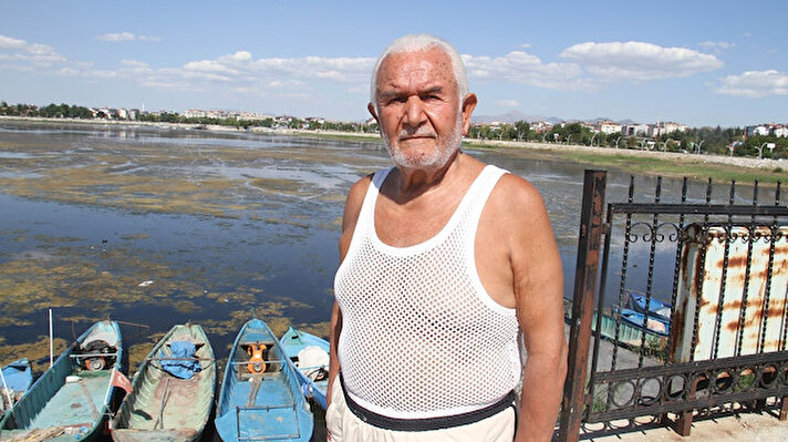 Beyşehir ilçesinde yaşayan 81 yaşındaki Cezmi Arıkan, çocukluğunda kendi çabasıyla öğrendiği yüzmeyi hayatı boyunca sağlıklı yaşam için devam ettiriyor.