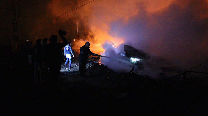Yangın, saat 21.00 sularında Çamlıdere ilçesi Yılanlı Köyü'nde meydana geldi. 