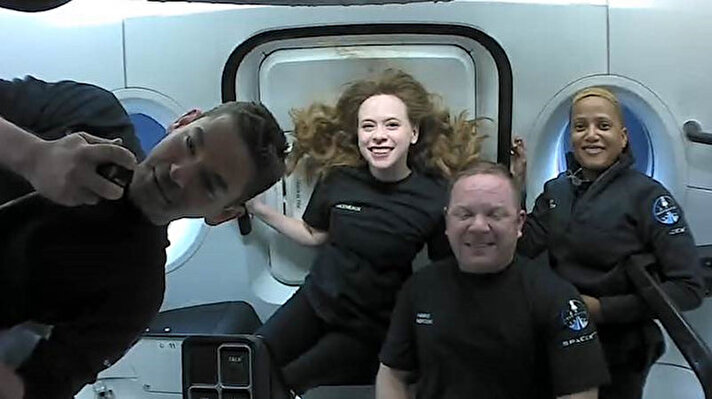 NASA'nın Florida'daki Kennedy Uzay Merkezi'nden tarihte ilk defa tamamı sivillerden oluşan astronotlar, Inspiration 4 (Esinlenme 4) misyonu çerçevesinde Dünya’nın yörüngesine ulaştı.