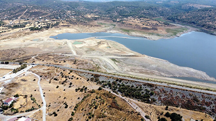 Türkiye'nin en fazla yağış alan illerinden Muğla'da beklenen miktar yağmayınca su rezervleri, minimum seviyelere geriledi. Bodrum'un en önemli iki içme suyu kaynağından biri olan Mumcular Barajı'ndaki doluluk oranı yüzde 10'un altına indi.