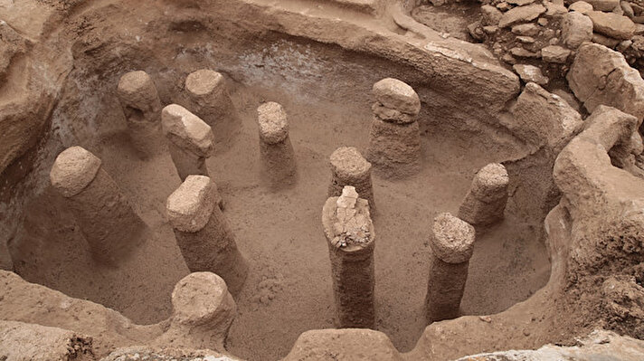 Kültür ve Turizm Bakan​ı Mehmet Nuri Ersoy​, Şanlıurfa'nın Haliliye ilçesi sınırları içinde kalan Karahantepe'nin 2007 yılında birinci derece arkeolojik sit alanı olarak tescil edildiğini, Karahantepe'ye olan ilginin Göbeklitepe'de yapılan kazılarla paralel arttığını anlattı.
