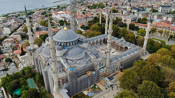Osmanlı padişahı I. Ahmed tarafından Mimar Sedefkar Mehmet Ağa'ya, Ayasofya'nın karşısına yaptırılan ve 1617'de ibadete açılan Sultanahmet Camii'nin restorasyonunda sona yaklaşıldı. 