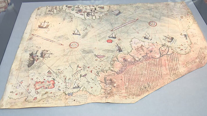 Dünya haritacılığının en önemli eserlerinden 508 yıllık Piri Reis'in çizdiği dünya haritası Topkapı Sarayı'nın üçüncü avlusunda yer alan III. Ahmed Kütüphanesi'nde uzun bir aradan sonra yeniden sergilenmeye başladı. 1924 yılında saraydaki kitaplıklar temizlenirken bulunan harita bulunduktan tam 7 yıl sonra tescillendi. Isı, ışık ve nemden etkilenmemesi için belirli aralıklarla sergilenen haritaya ise ziyaretçiler yoğun ilgi gösteriyor. 