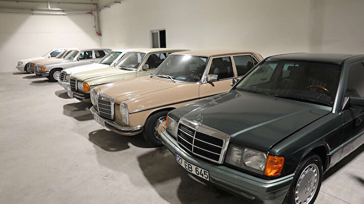 Kentte otomotiv işiyle uğraşan Erdinç Başsimitçi, 12 yıl boyunca Türkiye'nin değişik kentlerinden farklı markalarda 17 klasik araç alarak koleksiyon oluşturdu. En eskisi 1969 model olan araçlarını maddi olarak fiyatlandırmayan Başsimitçi, koleksiyonundaki otomobillerin günlük bakımlarını da kendisi yapıyor.