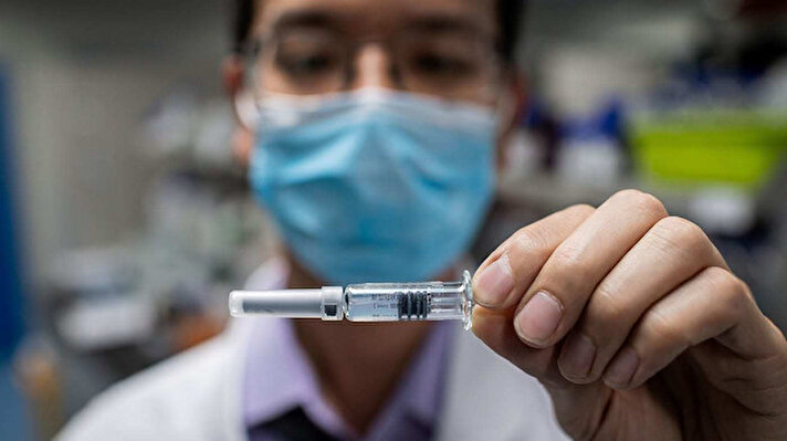 Dünya çapında ilk onay alan Covid-19 aşısını geliştiren BioNTech ve Pfizer'den Güney Afrika'da ortaya çıkan Omicron varyantıyla ilgili açıklama yapıldı. 