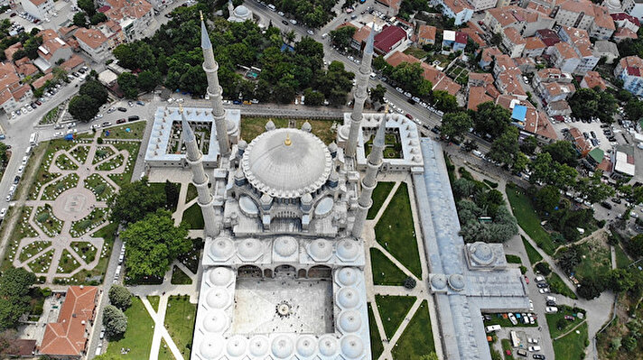 Edirne’de 1568 yılında Mimar Sinan’ın 90 yaşındayken yapımına başladığı ve 7 yıl süren çalışmaların ardından 1575 yılında ibadete açılan Selimiye Camii’nin kapsamlı restorasyonu için çalışmalar başladı.