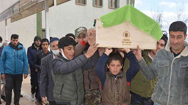 Bursa’nın Orhangazi ilçesini sarsan trafik kazasında can veren 9 yaşındaki Ahmet Mehmet toprağa verildi. 