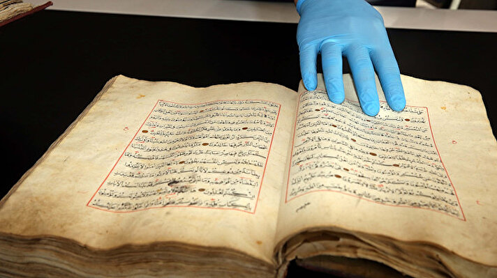 Tokat İl Milli Eğitim Müdürü Murat Küçükali, Zile İmam Hatip Lisesi kütüphanesinin arşivinde el yazması Kur'an-ı Kerimler bulunduğunu söyledi.<br>