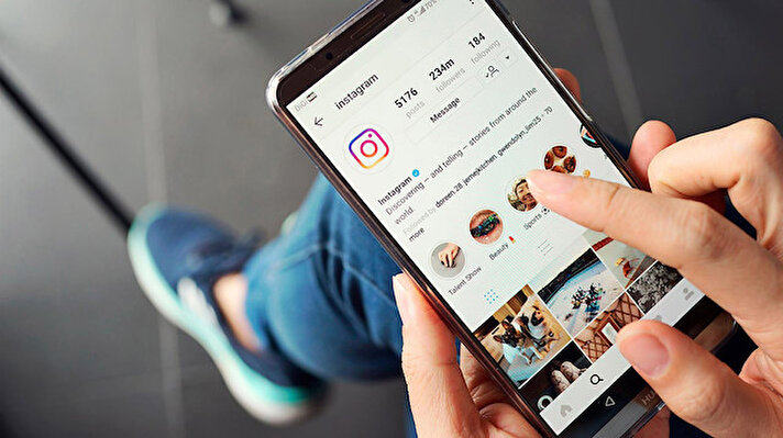 Instagram, dünyanın en çok kullanılan sosyal medya mecralarının başında geliyor.<br><br>Şirket hikayelerde kullanılmak üzerine yeni bir özellik geliştiriliyor. <br><br>Son haberlere göre bu özelliğin test süreci başladı. 