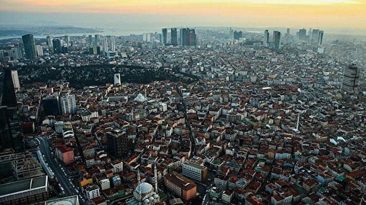 İstanbul’un Maltepe ve Kartal ilçelerinde akşam saatlerinde meydana gelen yoğun koku vatandaşları tedirgin etti.