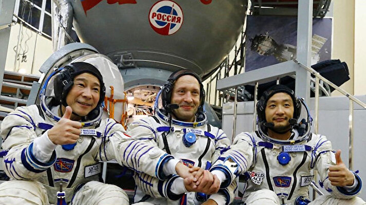 Japon milyarder Yusaku Maezawa ve yardımcısı Yozo Hirano, ilk uzay turistleri olarak Kazakistan'daki Baykonur Uzay Üssü’nden fırlatıldı.<br><br>