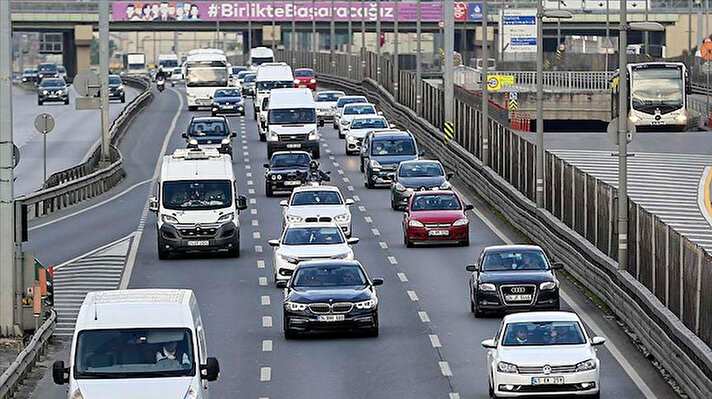 Cumhurbaşkanı Recep Tayyip Erdoğan, Motorlu Taşıtlar Vergisi yeniden değerleme oranını yüzde 36,2'den yüzde 25'e düşürdü.<br><br>